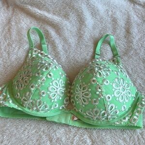 Victoria’s Secret Green Lace Push-Up Bra 36C | Floral Embroidery Y2K Lingerie